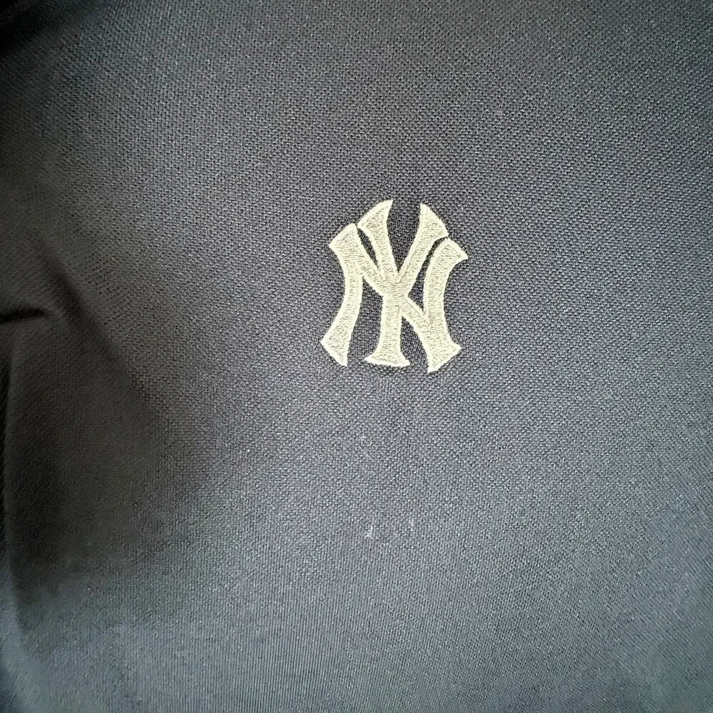 Antigua New York Yankees Polo Shirt Mens Medium Black MLB Embroidered Logo Golf